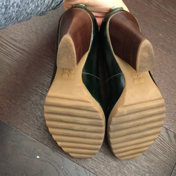 BCBG emerald green patent leather heel - Picture 5 of 6